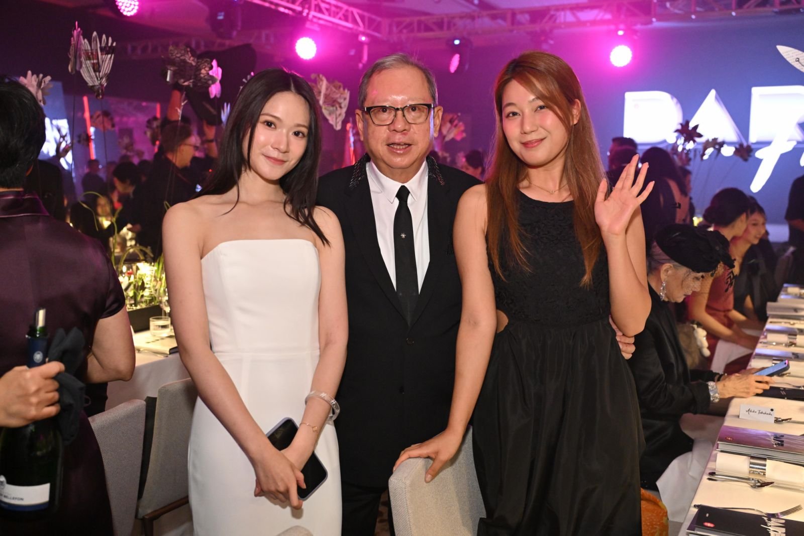 19121031-cloud-wan-fif-leaders-circle-dr-peter-lam-feanna-wong-at-dare-with-flair-gala-dinner_cover_1600x1067