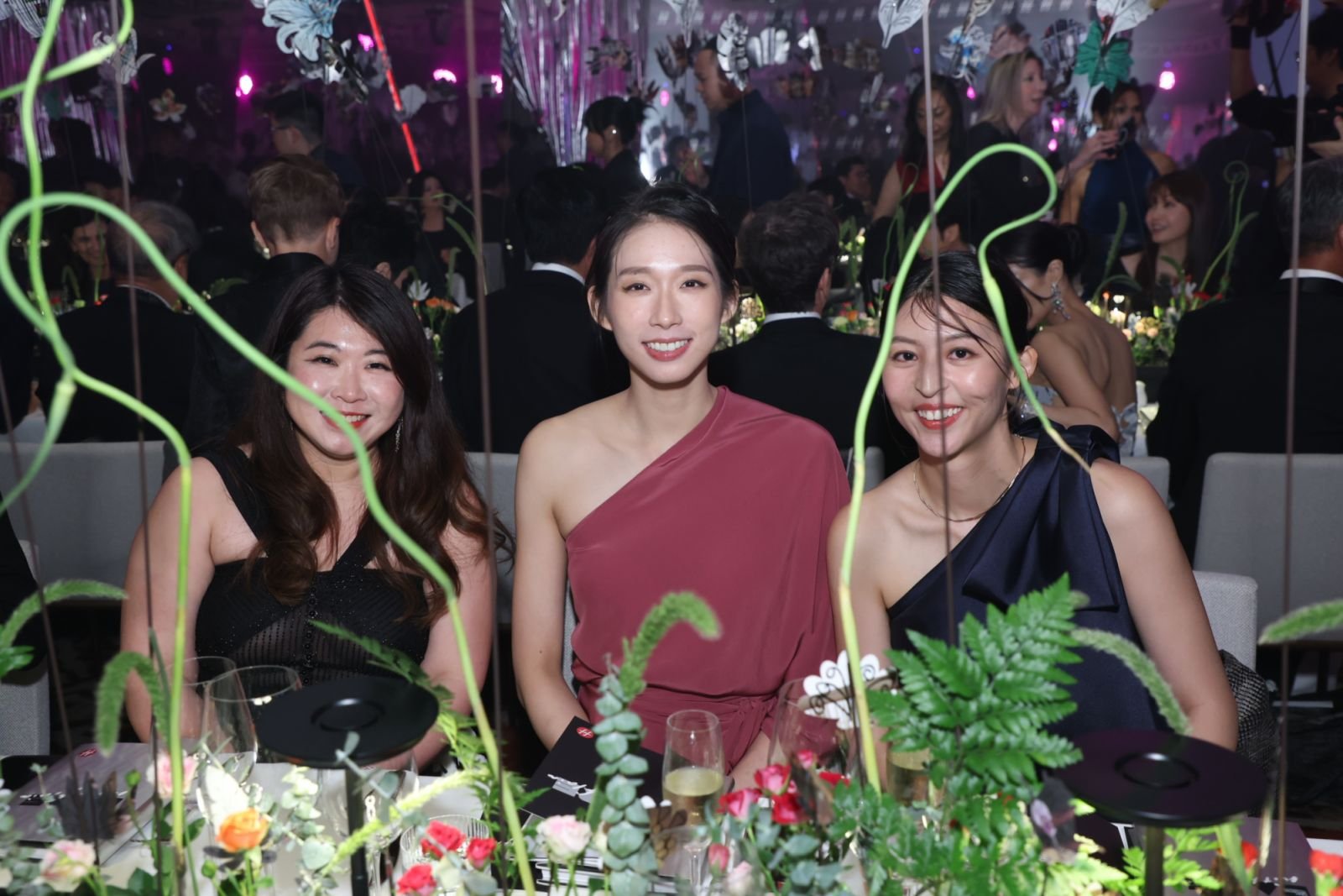19121031-yandy-chan-fif-circle-of-friends-vivian-kong-yoyo-chan-at-dare-with-flair-gala-dinner_cover_1600x1067