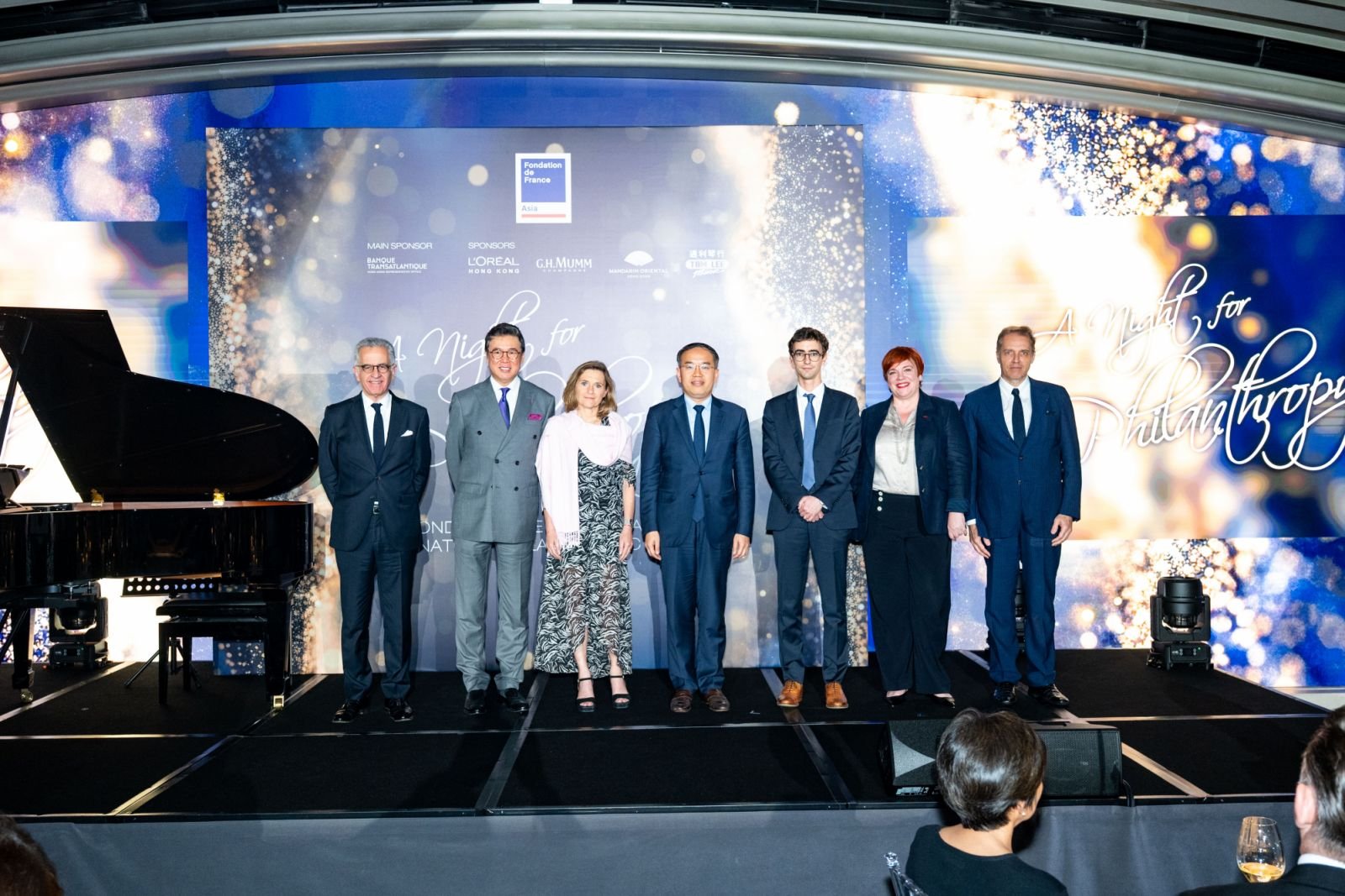 12180525-official-picture_cover_1600x1067