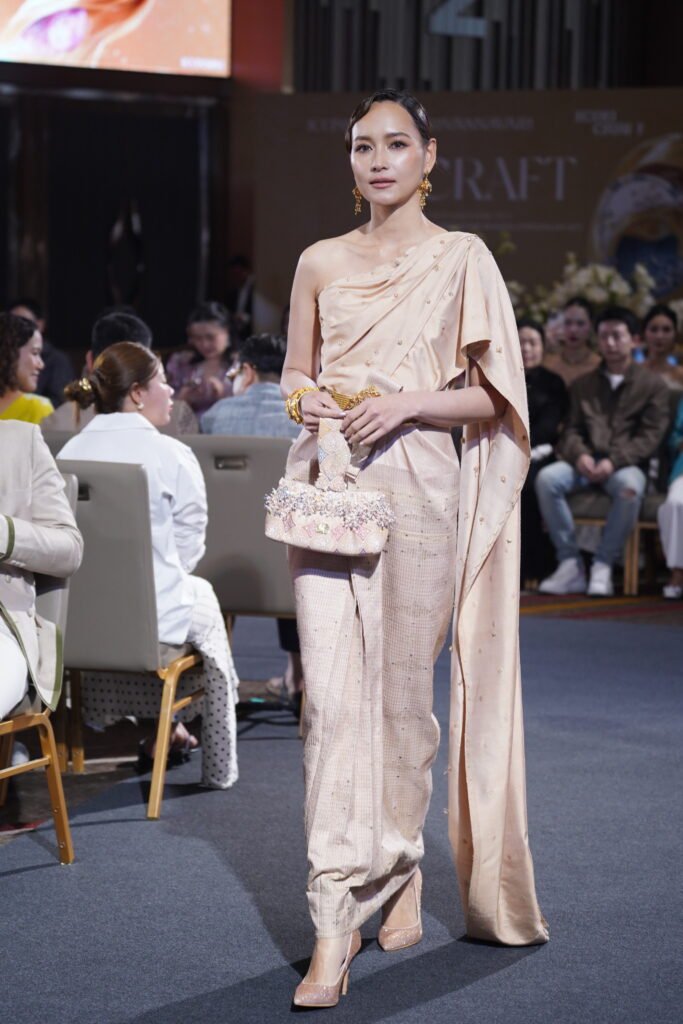 23.-แฟชั่นโชว์-SCRAFT-CRAFTSMANSHIP-2025JPG-683x1024
